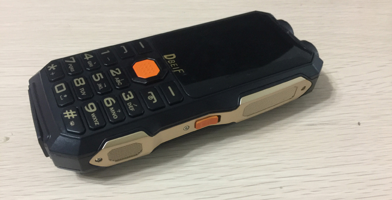 DBEIF-D2016-Dual-flashlight-FM-13800mAh-mp3mp4-power-bank-antenna-Analog-TV-Rugged-mobile-phone-cell-32705986138