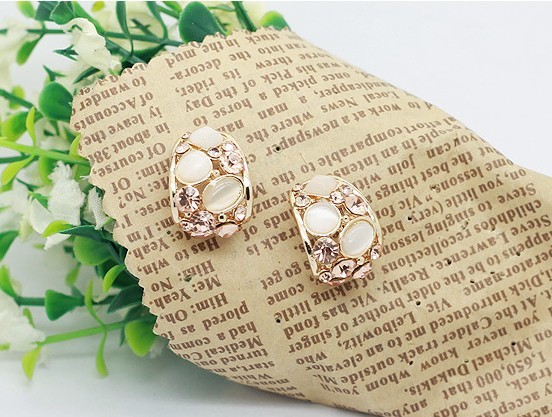 ED003-Hot-Sale-2015-Fashion-Stud-Earrings-Ks-Style-New-Hollow-Out-Earrings-for-Women-brincos-High-Qu-1431192501